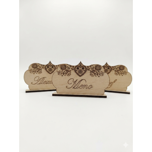 Drevené svadobné menovky s gravírovaným folklórnym srdcom a menom